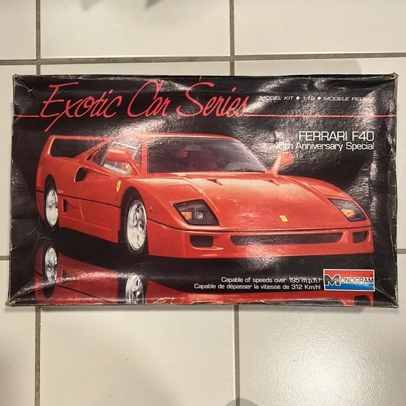 NOVA Ferrari F40 1/12 ジャンク品。 Kyosho 1:12 Ferrari F40 Competizione 建設年 1989 赤 08602CR